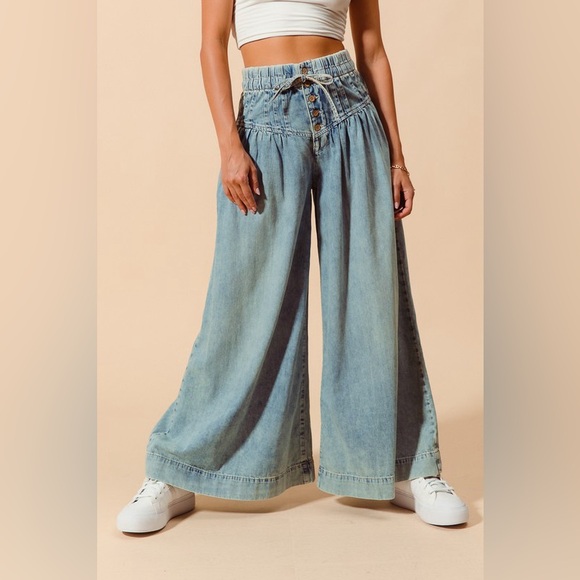 Light wash wood button drawstring waist wide leg flare boho bohemian jeans - Picture 3 of 8